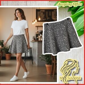 Forever21 - Sz M - white Gray Floral Skirt